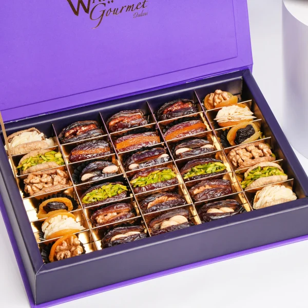 MAJDOUL DATES AND DRIED FRUIT GIFT BOX