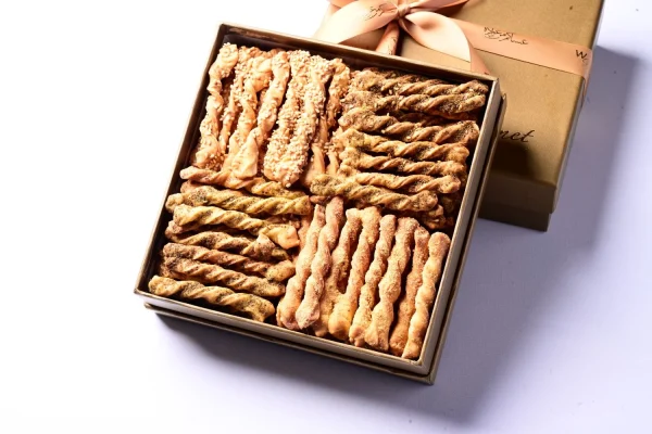SALTY BISCUITS LUXURY BOX MEDIUM