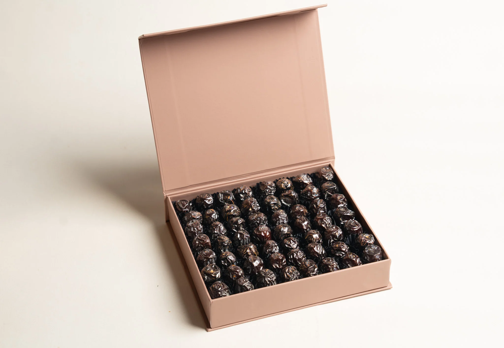 WG AJWA DATES MAGNET GIFT BOX MED