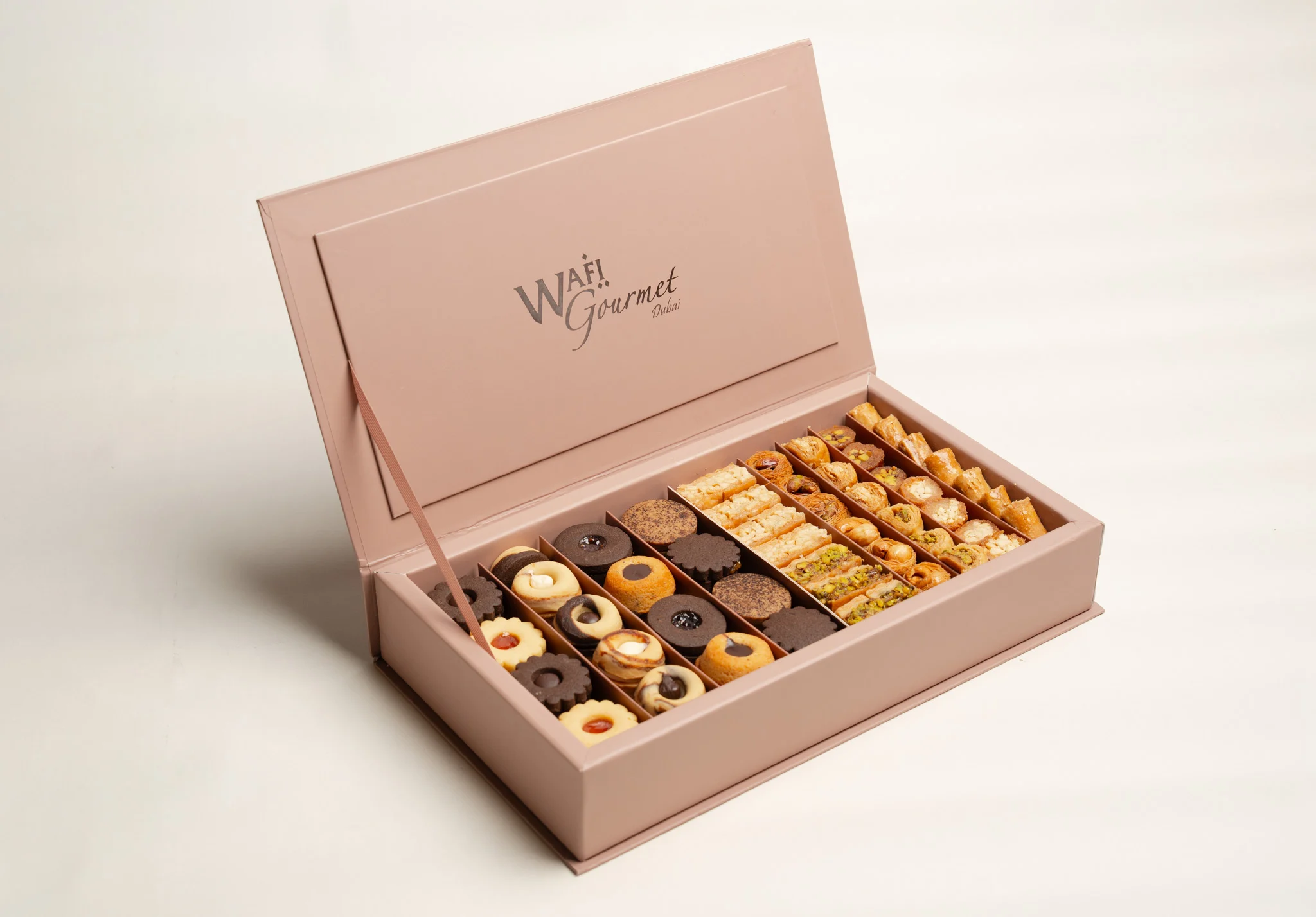 WG BAKLAWA AND PETIT FOUR GIFT BOX LG